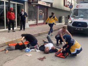 Eşini Bıçakla, 2 Çocuğunu Da Balkondan Atarak Öldürüp İntihara Teşebbüs Etti