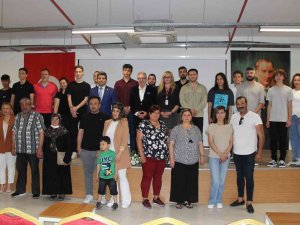 Lise Öğrencileri En Güzel İ̇zmir Fotoğrafını Çekebilmek İçin Yarıştı