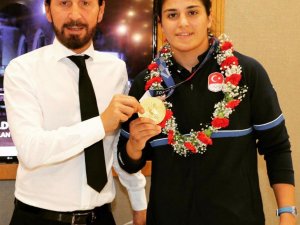 Milli Boksörlerden Tarihi Başarı