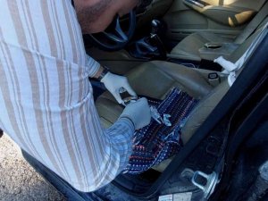 Uyuşturucu Tacirlerine Otomobilde Baskın