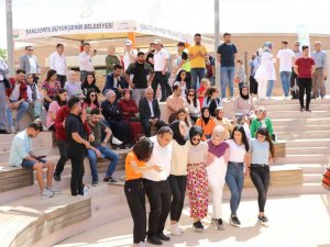 Tarihin Sıfır Noktasında Turistlerin Halay Keyfi