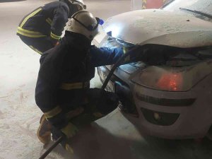 Alışveriş Merkezinin Otoparkında Korkutan Yangın