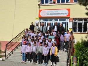 İ̇lkokul Öğrencileri Meslek Lisesi Öğrencilerinin Çalışmalarını İnceledi