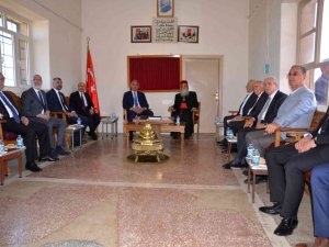 Kültür Ve Turizm Bakanı Ersoy, Mardin’de Zılgıtlarla Karşılandı