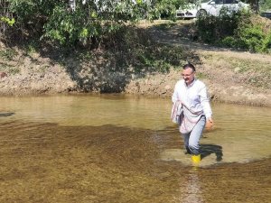 Kaymakam Çizmeleri Giydi, Tarlada Çeltik Ekti