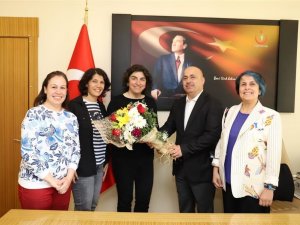 Dünyaca Ünlü Kalp Cerrahı Dr. Gürsoy’dan Hekim Ve Gençlere: “Avrupa Eskisi Gibi Değil, Türkiye’nin Değerini Bilin”