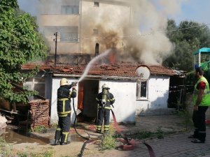 Gecekondu Alevlere Teslim Oldu