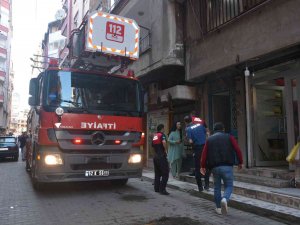 Havalandırma Boşluğuna Atılan Sigara İzmaritleri Yangına Neden Oldu