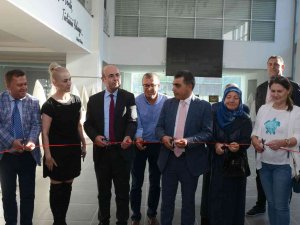 Hobi Olarak Başladığı Resimde İlk Kişisel Sergisini Açtı