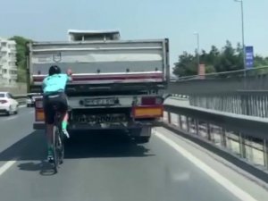 E-5’te Bisikletlinin Yürekleri Ağza Getiren Yolculuğu