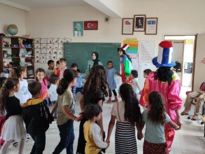 Üniversite Öğrencilerinden “Bir Kitap Bir Çocuk” Projesi