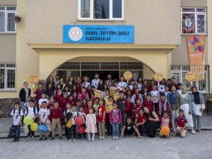 Yazar Müminoğlu, Çamlıyayla’da 100bin Gülücük Etkinliğinde Çocuklarla Buluştu
