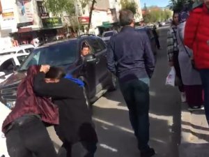 Kars’ta Liseli Kızların Kavgası Kamerada