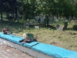 Pazaryeri’nde Mezarlık Temizleme Çalışmaları Devam Ediyor