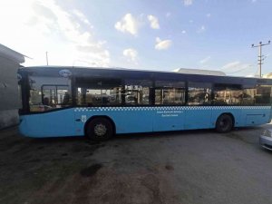Ani Fren Yapan Halk Otobüsünde Yolcu Yaralandı