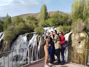 Bakan Ersoy’un Eşi Ünlü İsimlerle Van’ı Gezdi