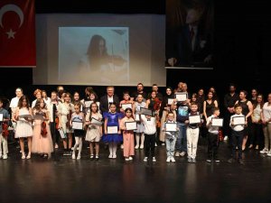 Nilüfer’de Yılsonu Konserinde Muhteşem Performans