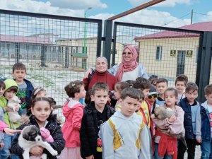 Küçük Öğrencilerden Hayvan Barınağına Ziyaret