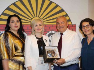 İ̇ş Dünyasında Kadın Kongresi Başladı