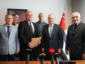 Beşiktaş Başkan Adayı Fuat Çimen Listesini Teslim Etti