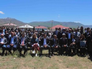 İ̇bb Başkanı İ̇mamoğlu, Van’da Caminin Temel Atma Törenine Katıldı