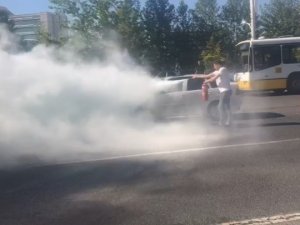 Yanan Araç İçin Vatandaşlar Seferber Oldu