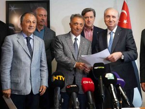 Ahmet Nur Çebi Listesini Teslim Etti
