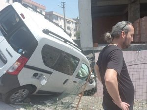 Direksiyon Başında Kalp Krizi Geçiren Sürücü Kaza Yaptı