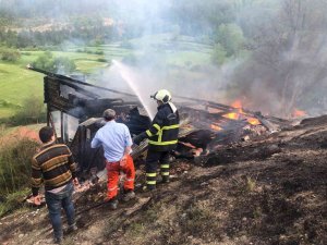 Aynı Köyde 3 Ayda İkinci Yangın: 2 Ev Kullanılmaz Hale Geldi