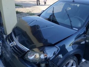 Elazığ’da Kontrolden Çıkan Hafif Ticari Araç Eve Çarptı