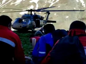 Dağda Mantar Toplarken Ayağı Kırılan Kadın Helikopterle Hastaneye Yetiştirildi