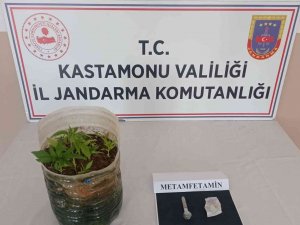 Otobüsle Yolculuk Yaparken Uyuşturucu Taşıyan İki Kişi Gözaltına Alındı