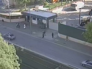 Emniyetin Önündeki Canlı Bomba Paniği Güvenlik Kamerasında: Saldırganın Gelişi Böyle Görüntülendi