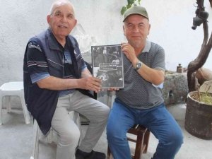 Balıkesirli Eğitimci Bastırdığı Fotoğraf Albümünün Dağıtımına Başladı