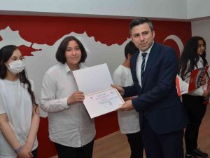 Okuma Yarışmasında Dereceye Girenlere Ödülleri Verildi