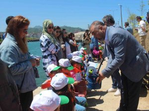 Görele’de Çocuklara Olta Takımı Dağıtıldı