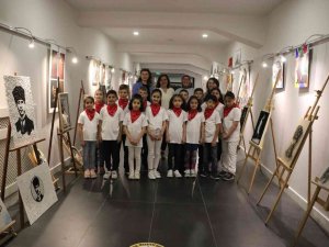 100 Minik Öğrenciden 100 Atatürk Eseri