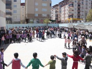 500 Çocuk ’Merkezim Her Yerde’ Projesi Etkinliğinde Doyasıya Eğlendi