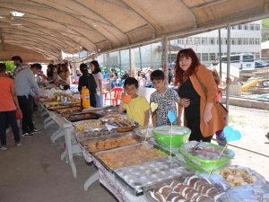 Şırnaklı Öğrenciler Okullarının Eksiklerini Gidermek İçin Etkinlik Yaptı