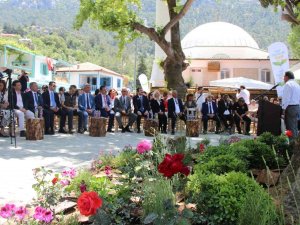 Opet, Orman Yangınlarından Zarar Gören Köyleri Yeniden İnşa Ediyor
