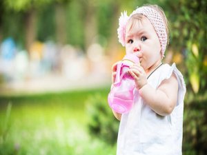 Bebek biberonu alırken zararlı maddelere dikkat!