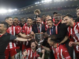 Spor Kulüpleri, Sivasspor’u Kutladı
