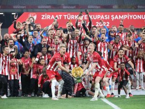Bakan Kasapoğlu’ndan Sivasspor İçin Tebrik Mesajı