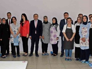 Aşçı Yardımcılığı Kursiyerleri Hünerlerini Sergiledi
