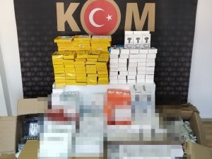 Kaçak Cep Telefonu Aksesuarlarını Satmak İsterken Yakalandı