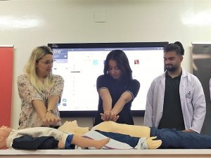 Lise Öğrencilerine Temel Yaşam Desteği Verildi