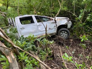 Aracıyla 40 Metre Uçuruma Yuvarlanan Sürücü Ve 3 Gürcü Yolcu Yaralı Kurtuldu