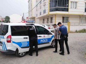 Evi Yaktı, Yaptığının Suç Olduğunu Söyleyen Polise “Beraber Mi Aldın” Dedi