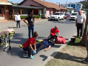 Çocuğa Çarpmamak İçin Motosikletini Devirdi: 1 Yaralı