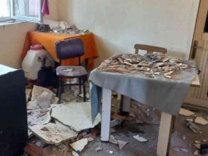 Kahvehanede Çay İçerlerken Tavan Çöktü: 1’i Ağır 2 Yaralı